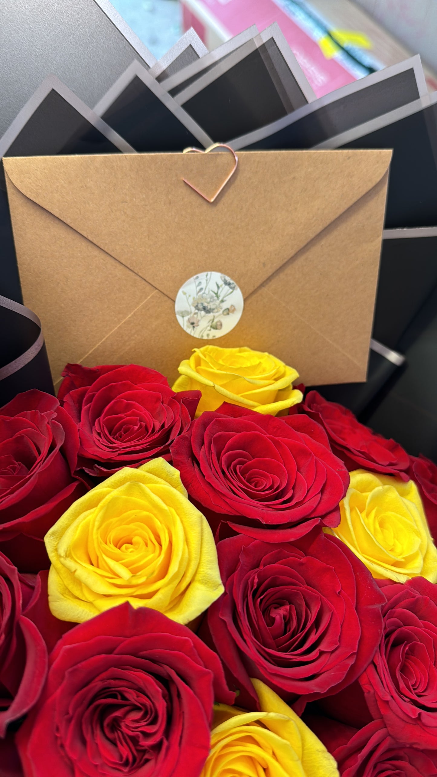 25 Red Yellow Bouquet | Ramo Buchon Rosas