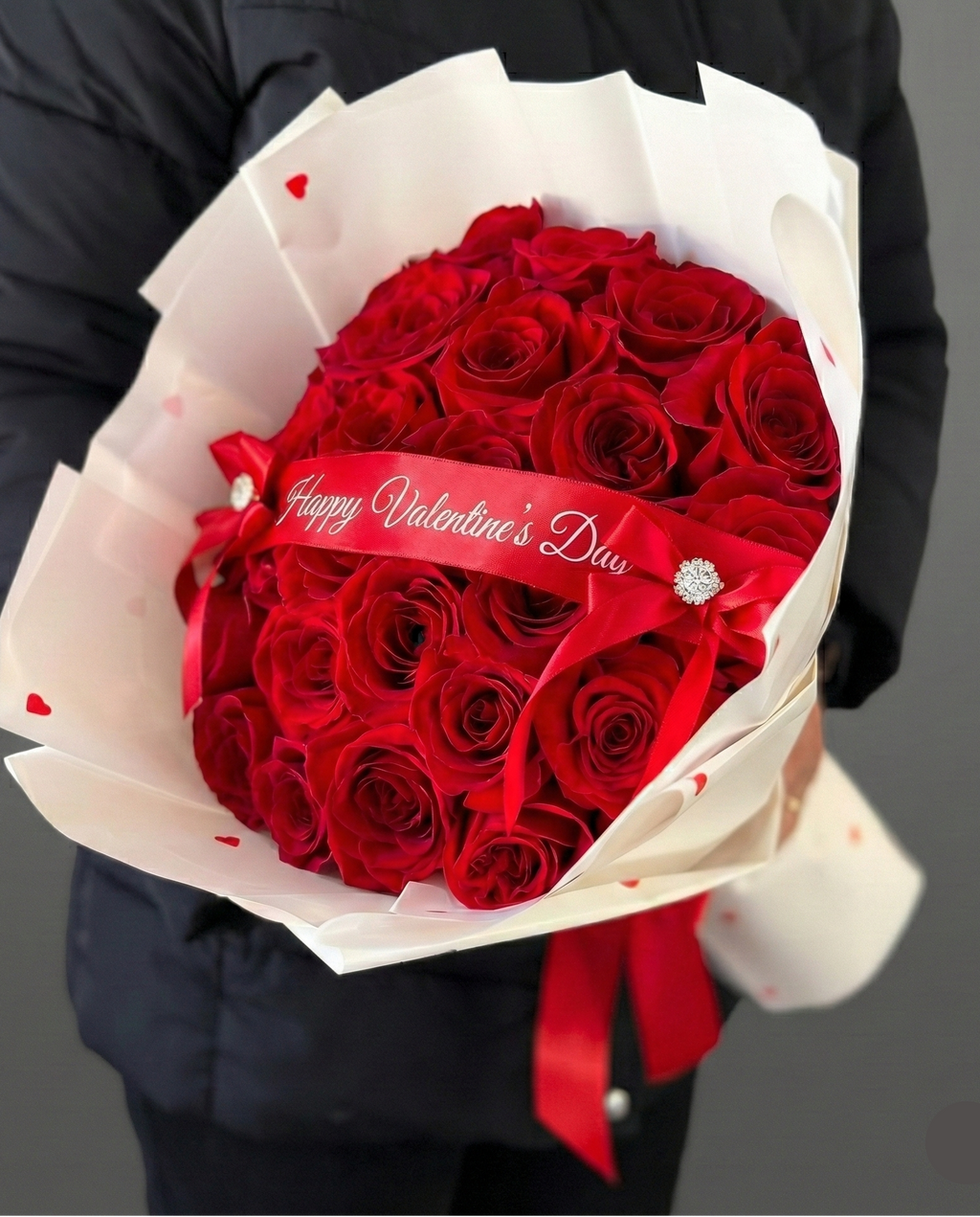 25 Red Roses White Wrapping VD