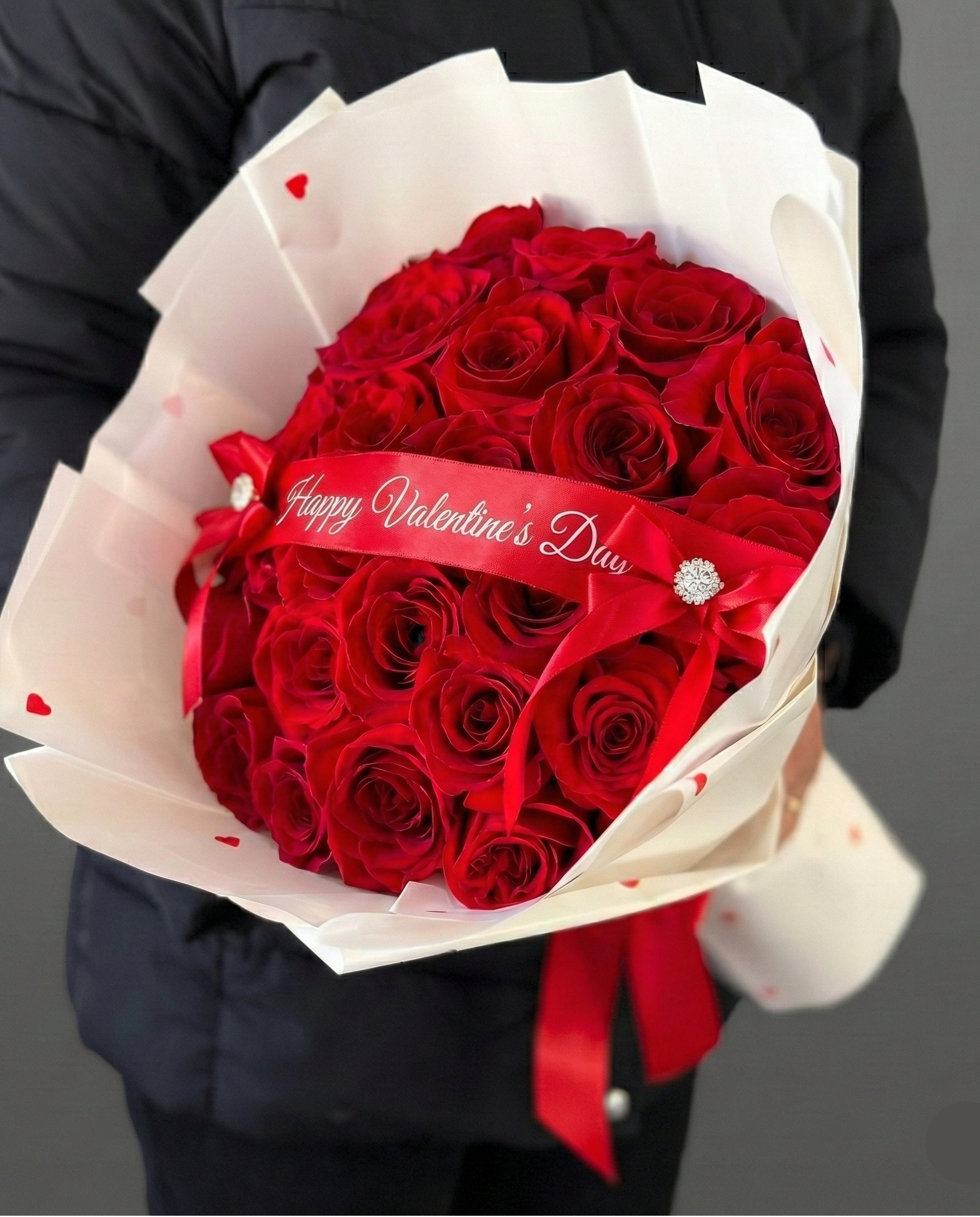 25 Red Roses White Wrapping VD